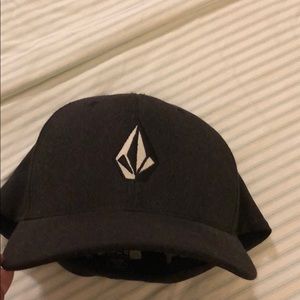 Men’s Volcom hat. Flex fit. Size S-M